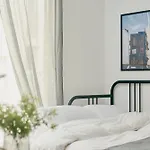 Kensington By Shmoo - 1 Minute To The Sea Apartment *