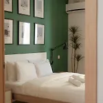 Kensington By Shmoo - 1 Minute To The Sea