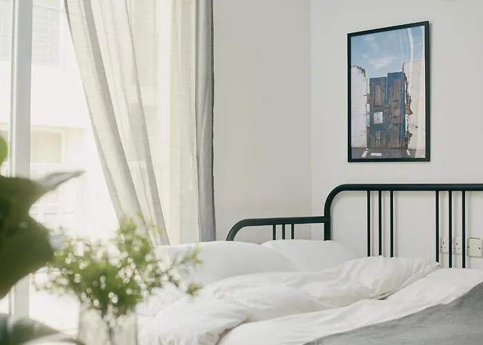 Kensington By Shmoo - 1 Minute To The Sea Daire *