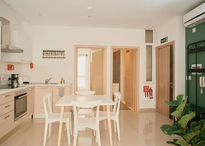 Kensington By Shmoo - 1 Minute To The Sea * Sliema