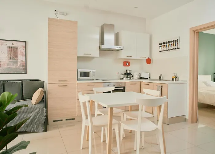 Kensington By Shmoo - 1 Minute To The Sea Daire Sliema
