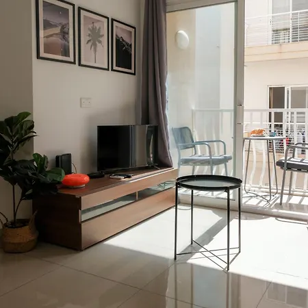 Kensington By Shmoo - 1 Minute To The Sea Sliema